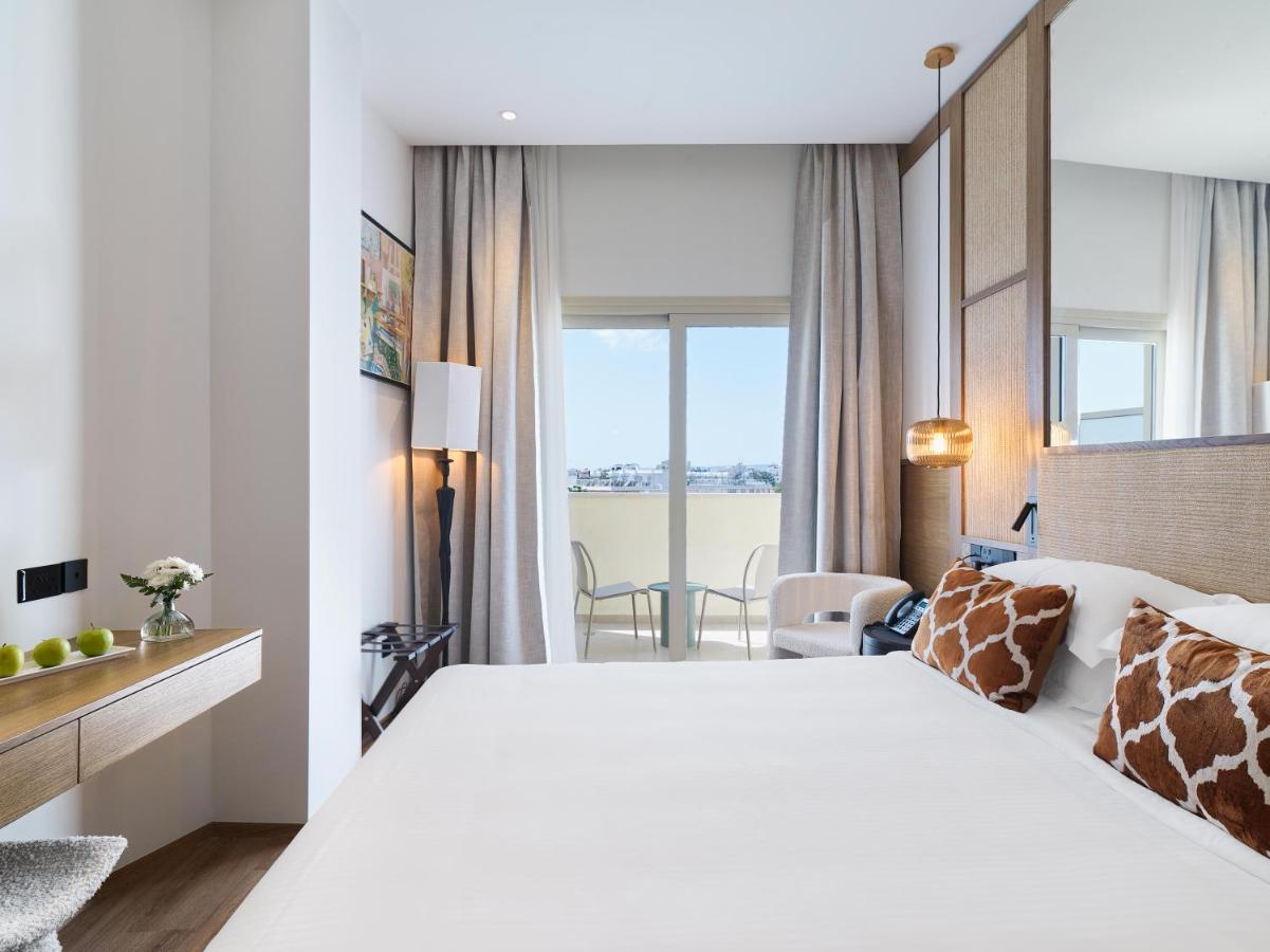 Leonardo Boutique Hotel Larnaca Quarto foto